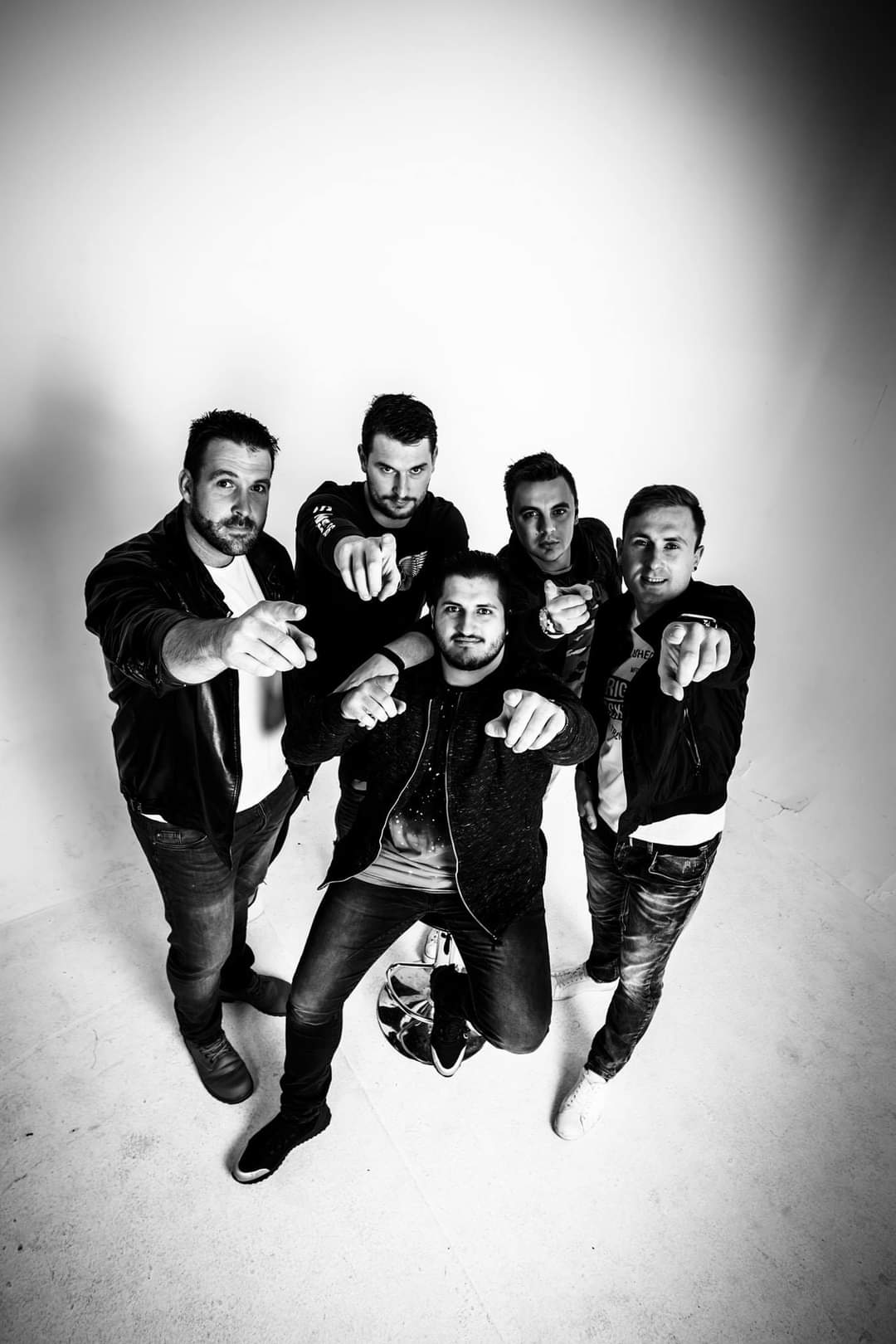 Šarmeri bend crno-bijela promo fotografija - profesionalni glazbenici Zagreb