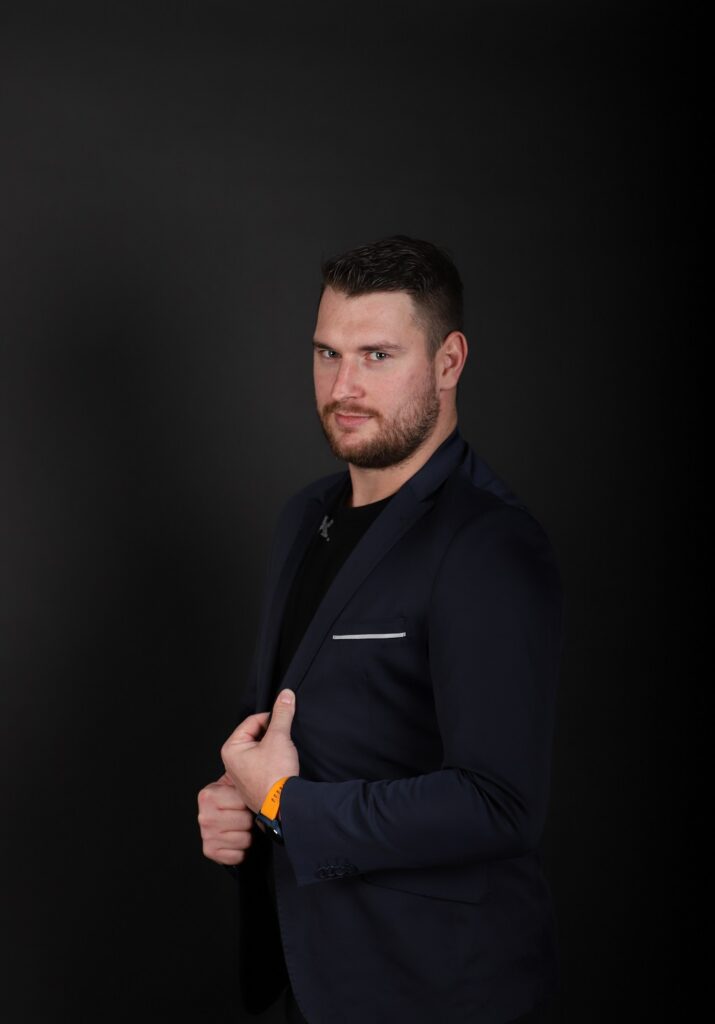 Denis Turniški - gitara, saksofon i vokal benda Šarmeri Zagreb