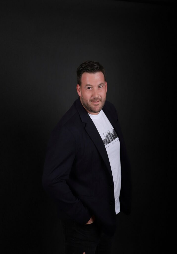 Tomica Pavić - bubnjevi i vokal svadbenog benda Šarmeri Zagreb